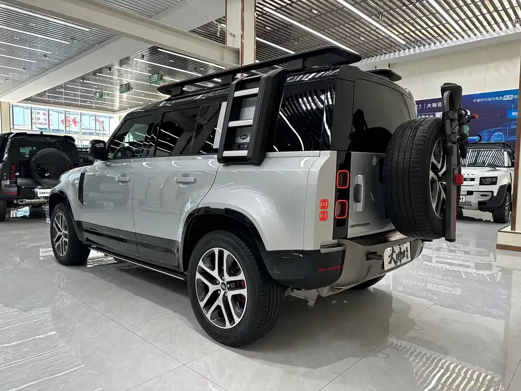 Land Rover Defender — фото 10