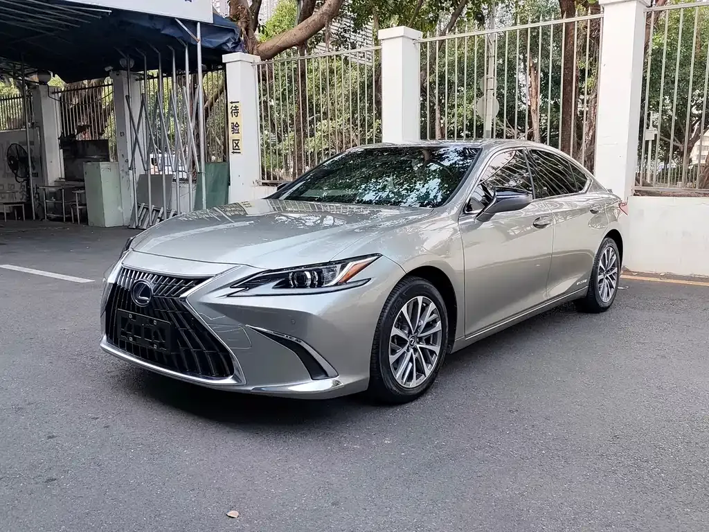 Lexus ES — фото 1