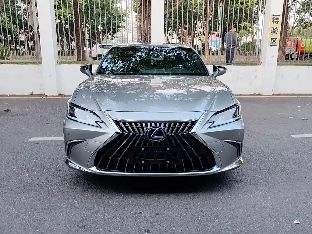 Lexus ES — фото 8