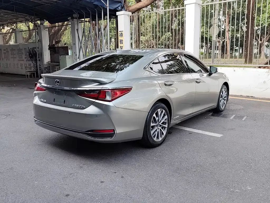 Lexus ES — фото 4