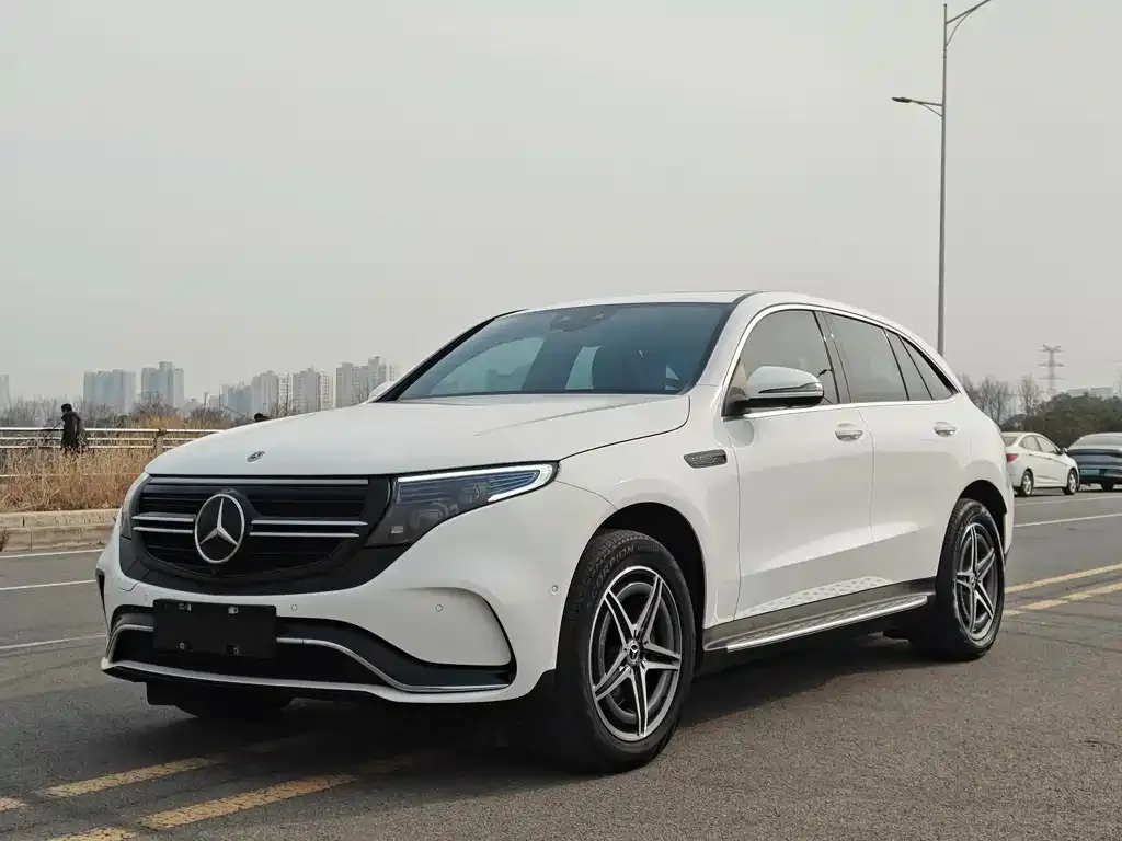 Mercedes-Benz EQC — фото 1