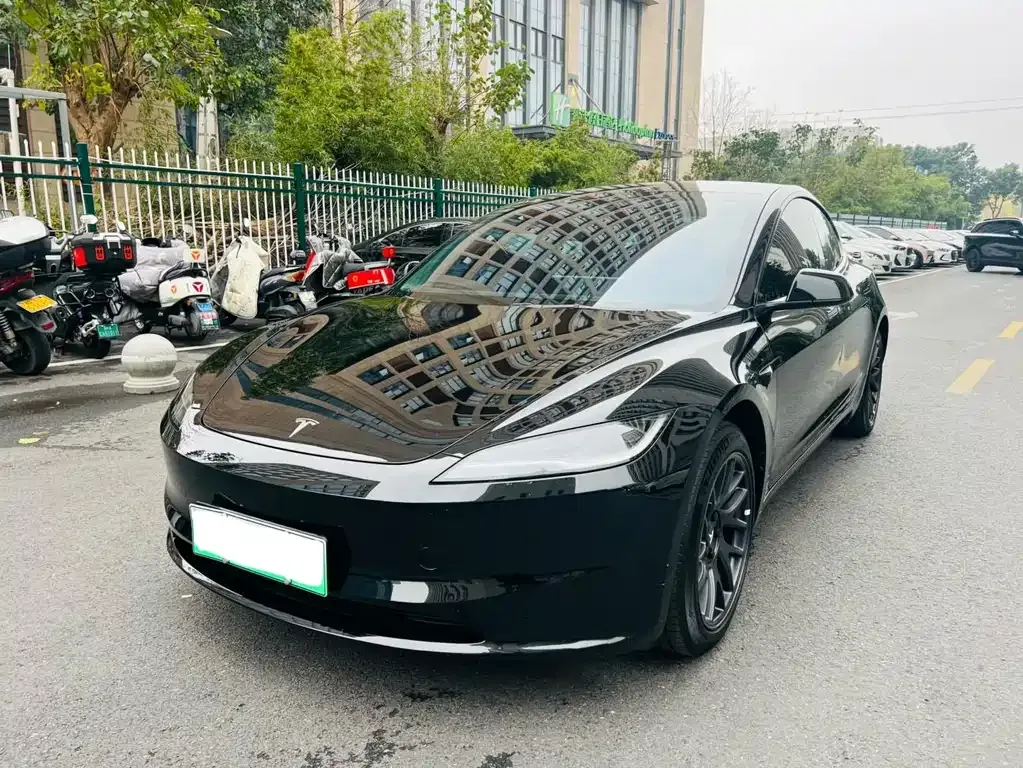 Tesla Model 3 — фото 1