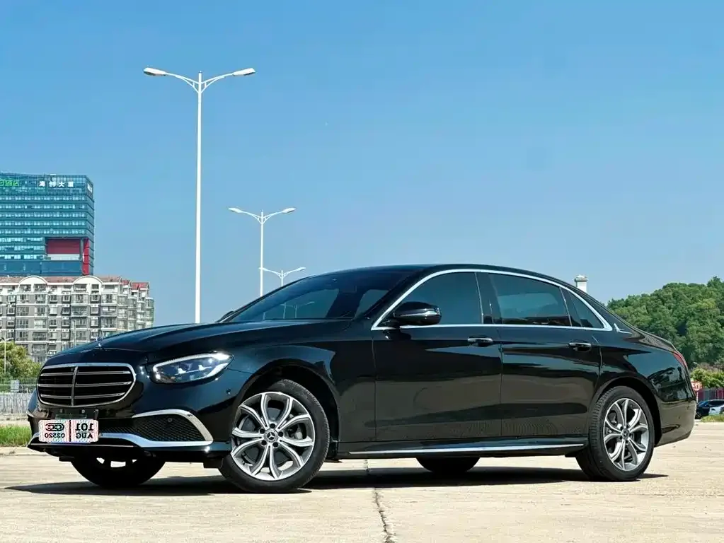 Mercedes-Benz E-Class — фото 1