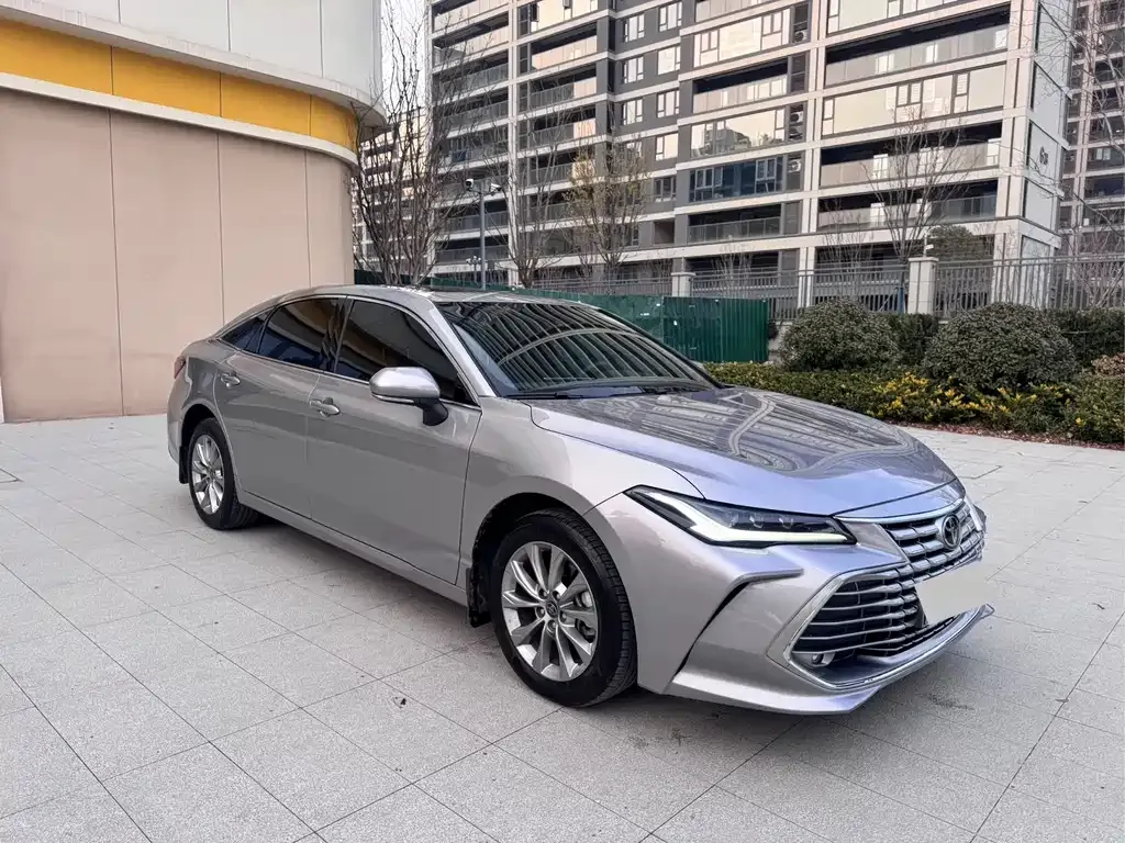 Toyota Avalon — фото 1