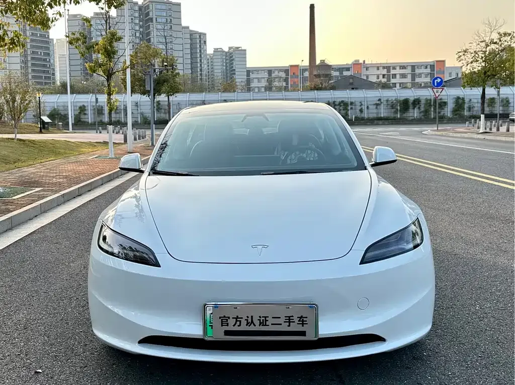 Tesla Model 3 — фото 4