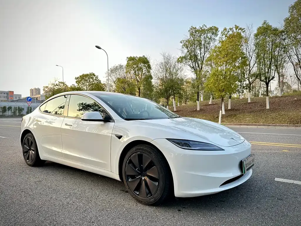 Tesla Model 3 — фото 6