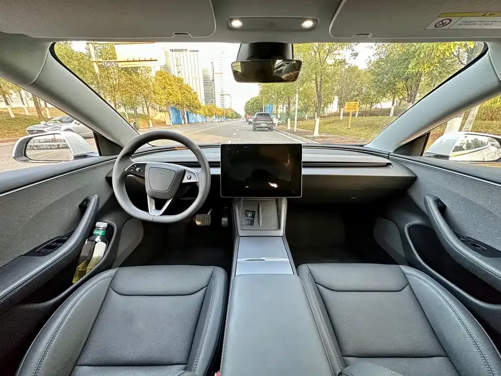 Tesla Model 3 — фото 3