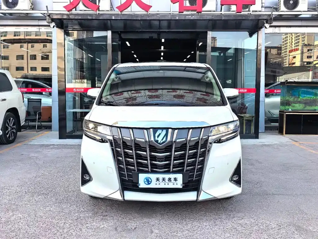 Toyota Alphard — фото 3