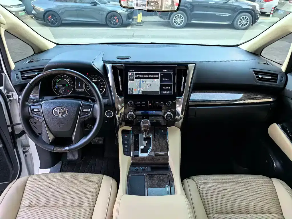 Toyota Alphard — фото 6