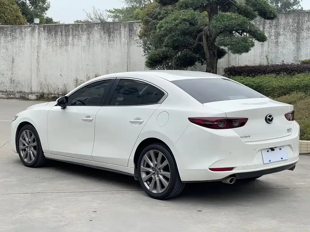 Mazda 3 Axela — фото 10