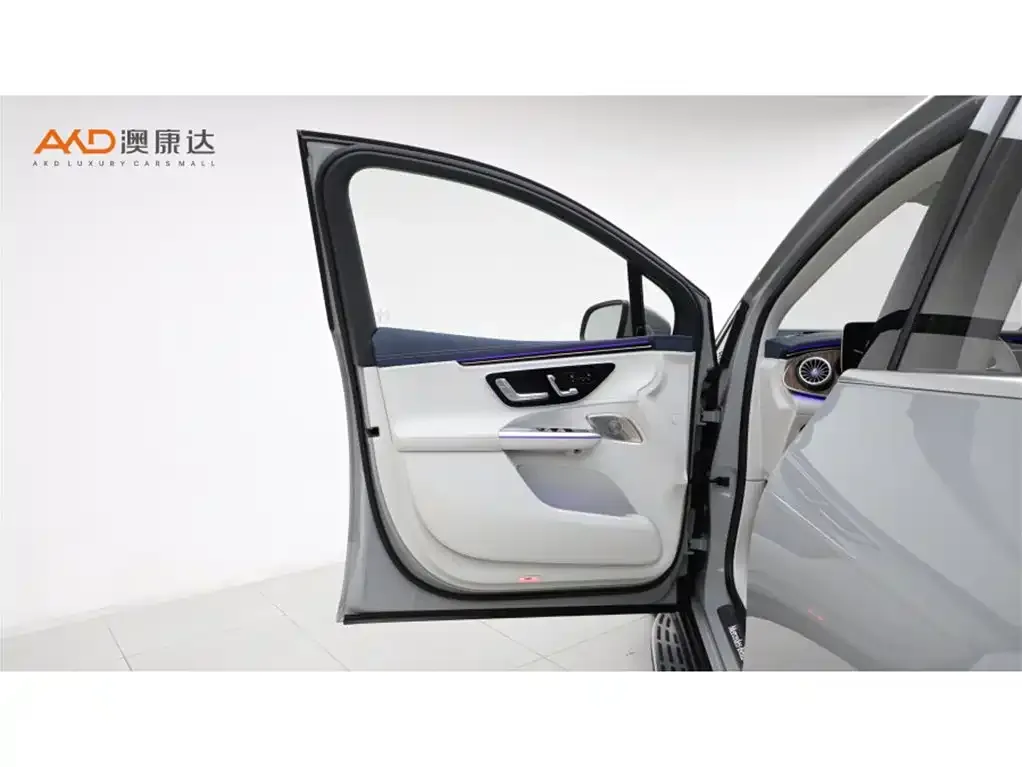 Mercedes-Benz EQE SUV — фото 10