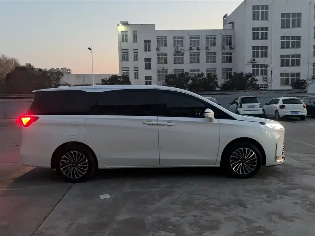 Buick GL8 Hybrid — фото 4