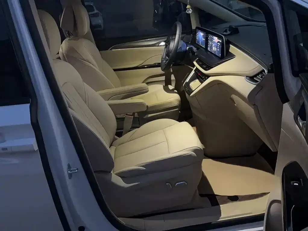 Buick GL8 Hybrid — фото 7