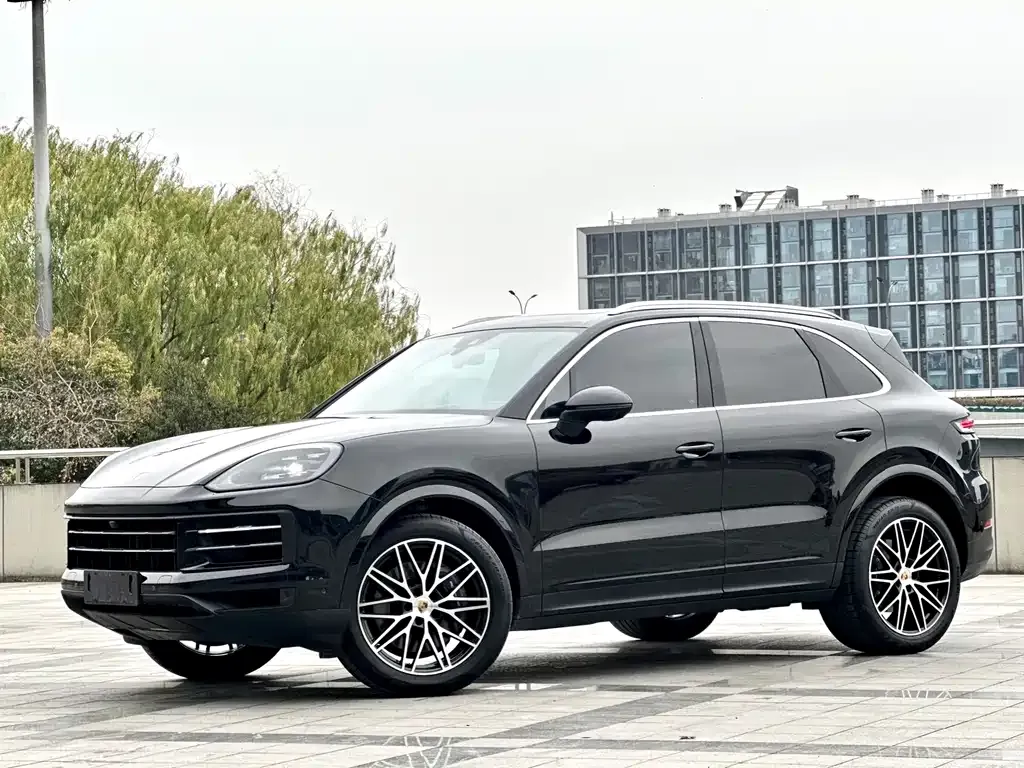 Porsche Cayenne — фото 1