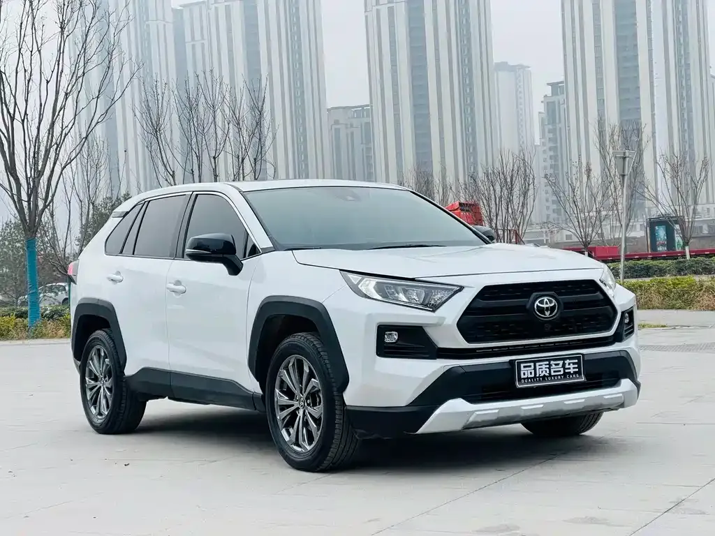 Toyota RAV4 — фото 5