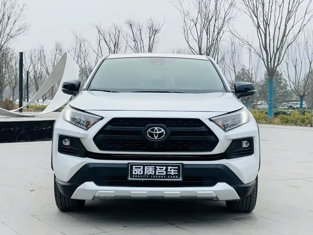Toyota RAV4 — фото 8