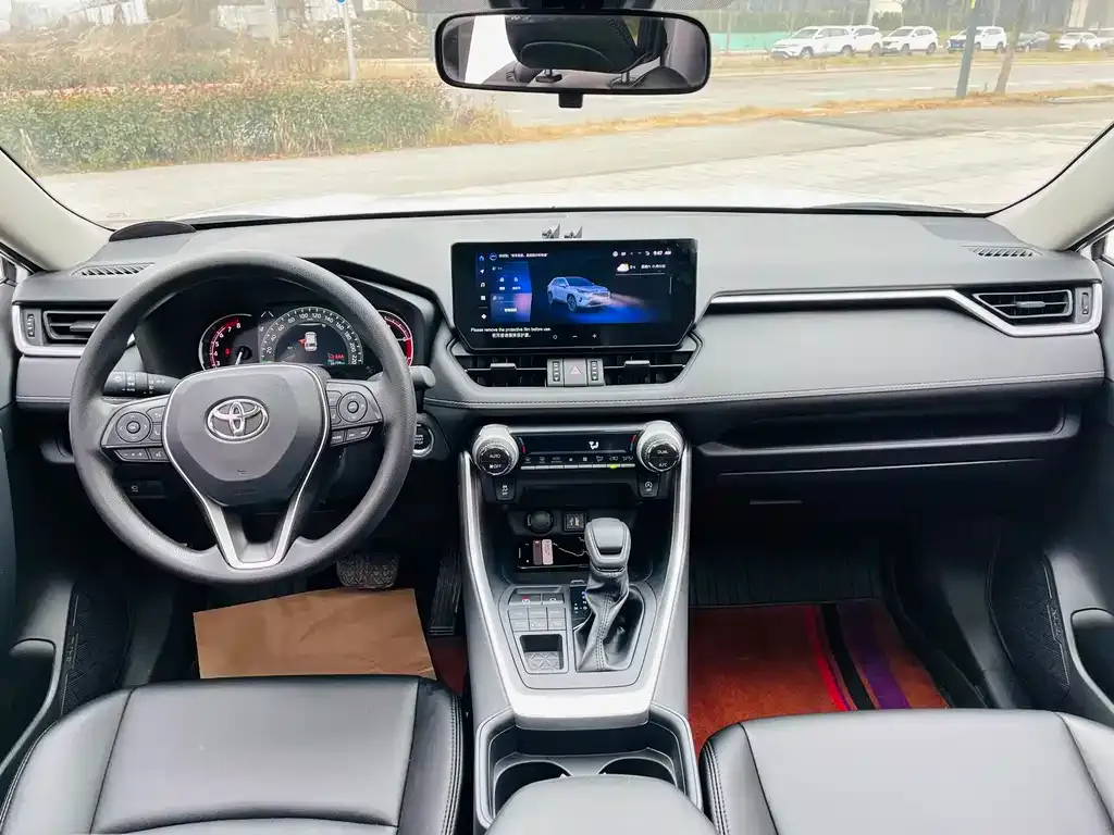 Toyota RAV4 — фото 7