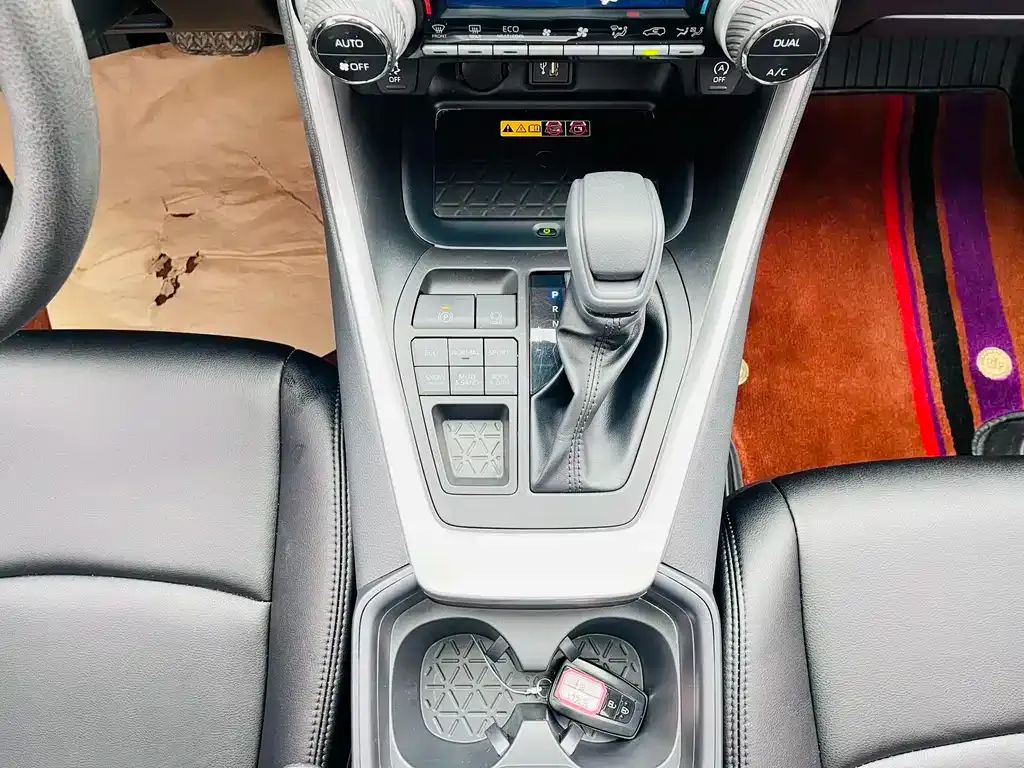 Toyota RAV4 — фото 2