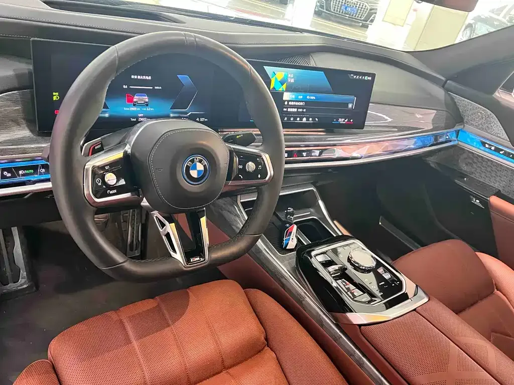 BMW i7 — фото 10