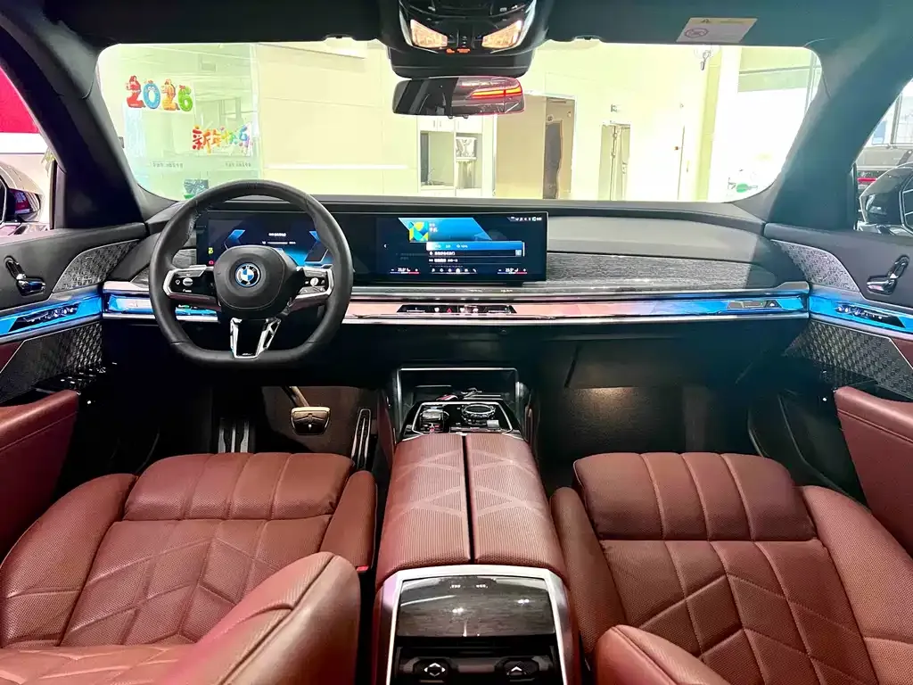 BMW i7 — фото 7