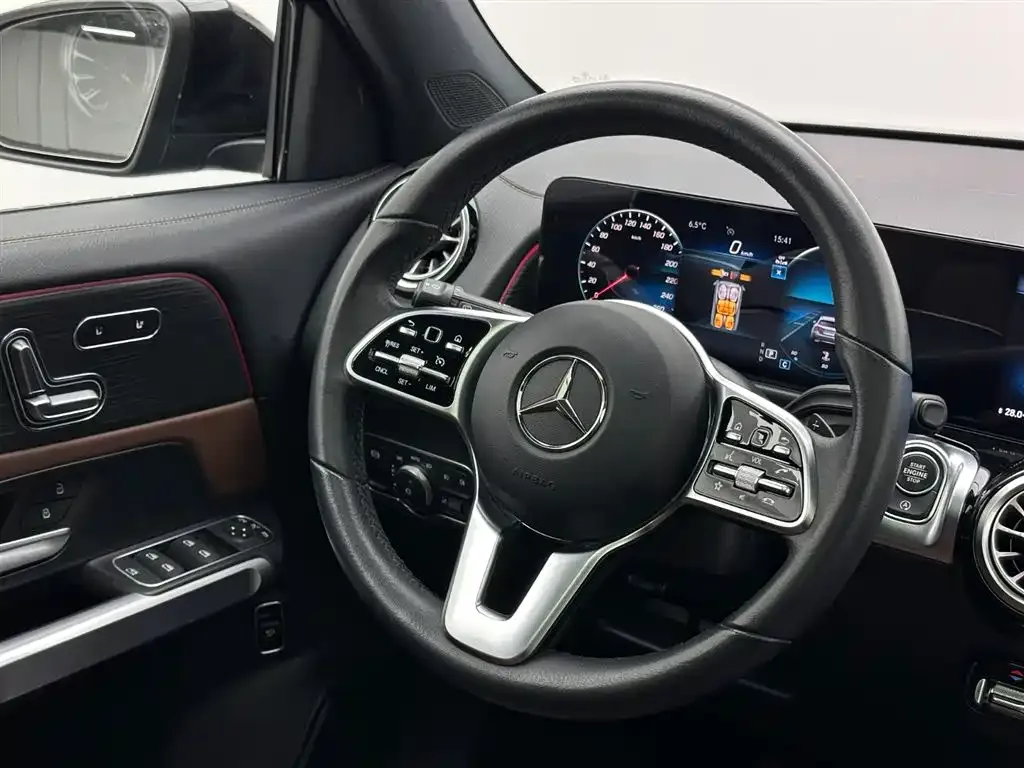 Mercedes-Benz GLB — фото 10