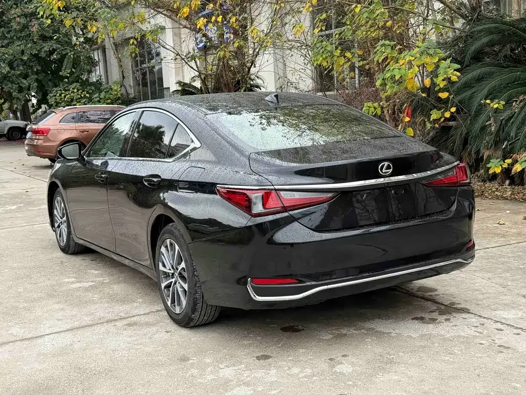 Lexus ES — фото 9