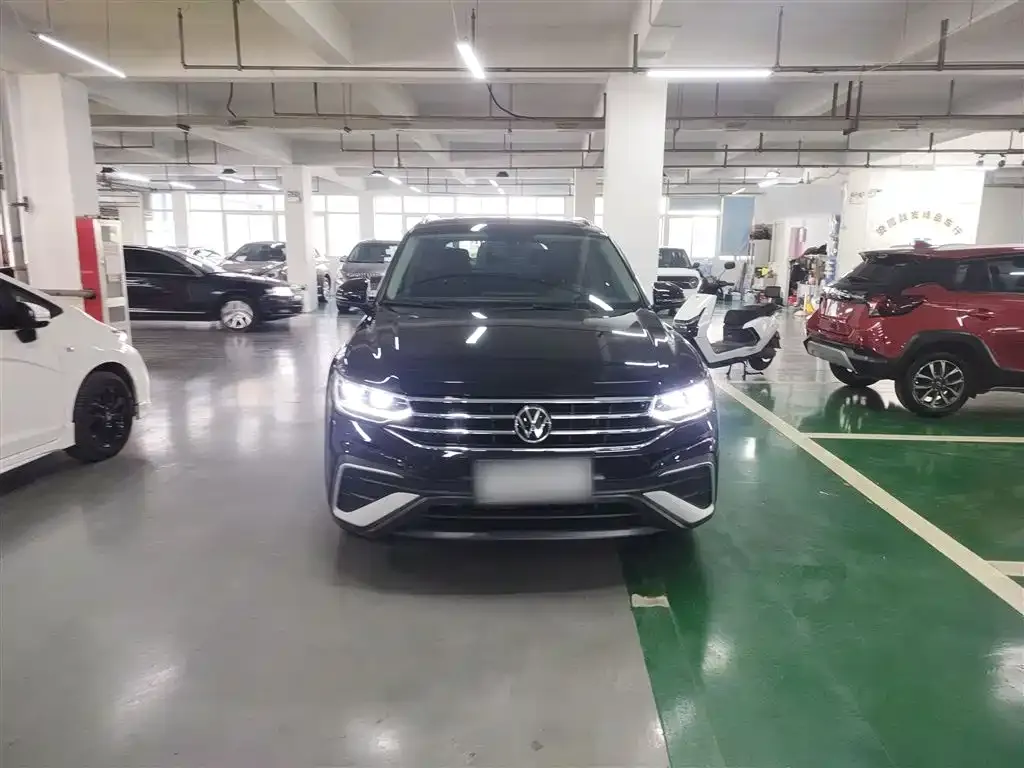 Volkswagen Tiguan L — фото 10