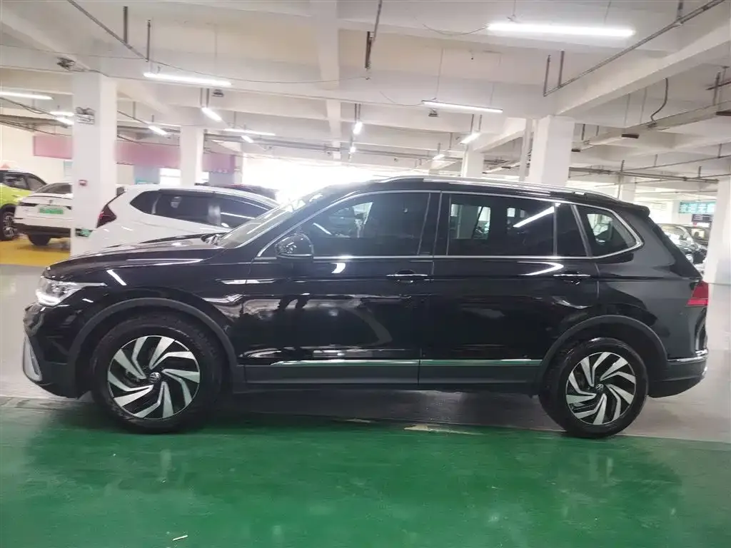 Volkswagen Tiguan L — фото 2