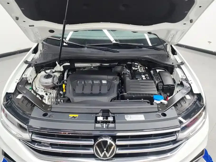 Volkswagen Tiguan L — фото 3