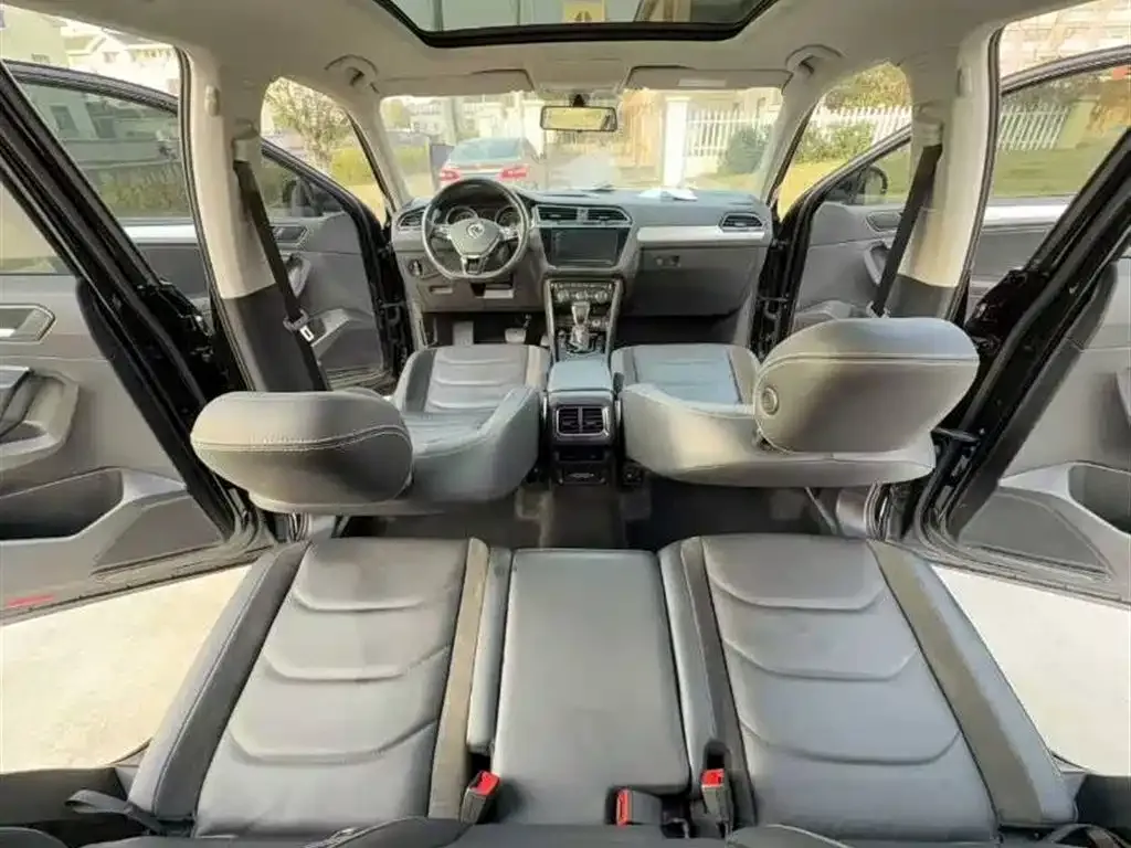 Volkswagen Tiguan L — фото 6