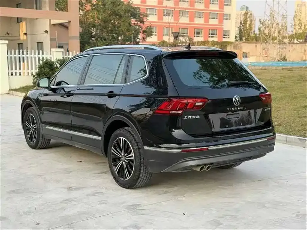 Volkswagen Tiguan L — фото 8