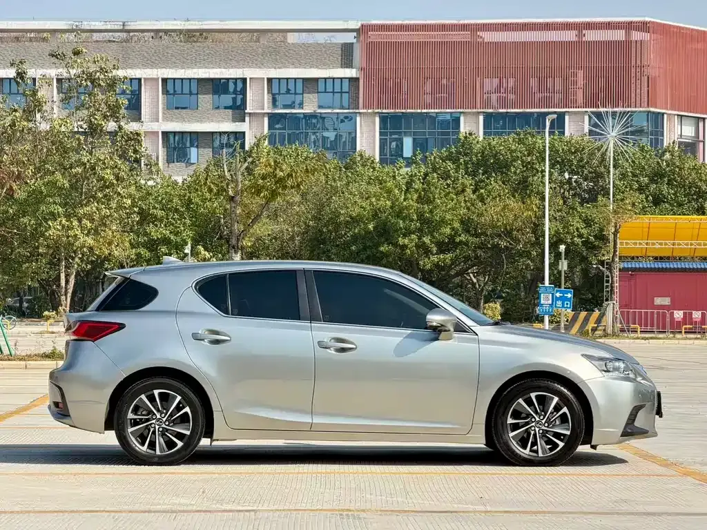 Lexus CT — фото 10
