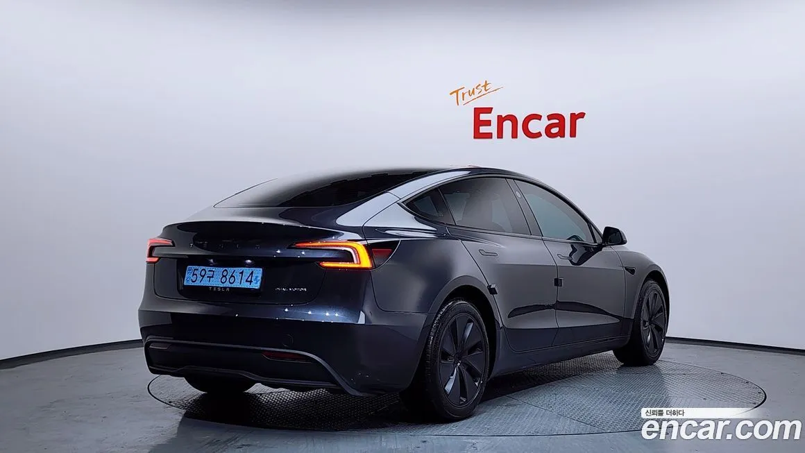 Tesla Model 3 — фото 2