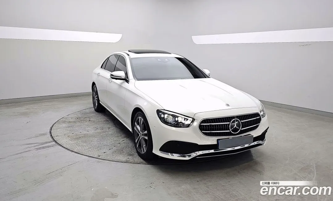 Mercedes-Benz E-Class — фото 1
