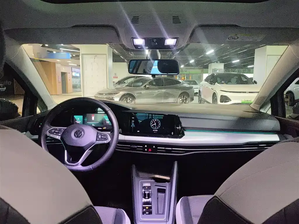 Volkswagen Golf — фото 10