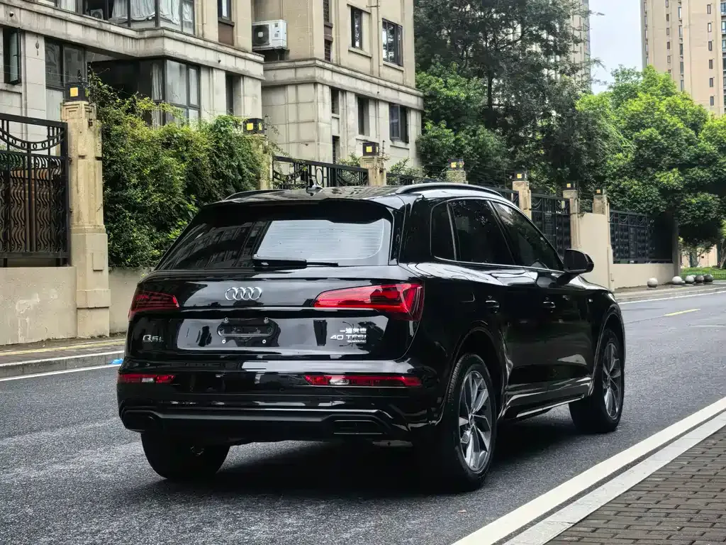 Audi Q5L — фото 9