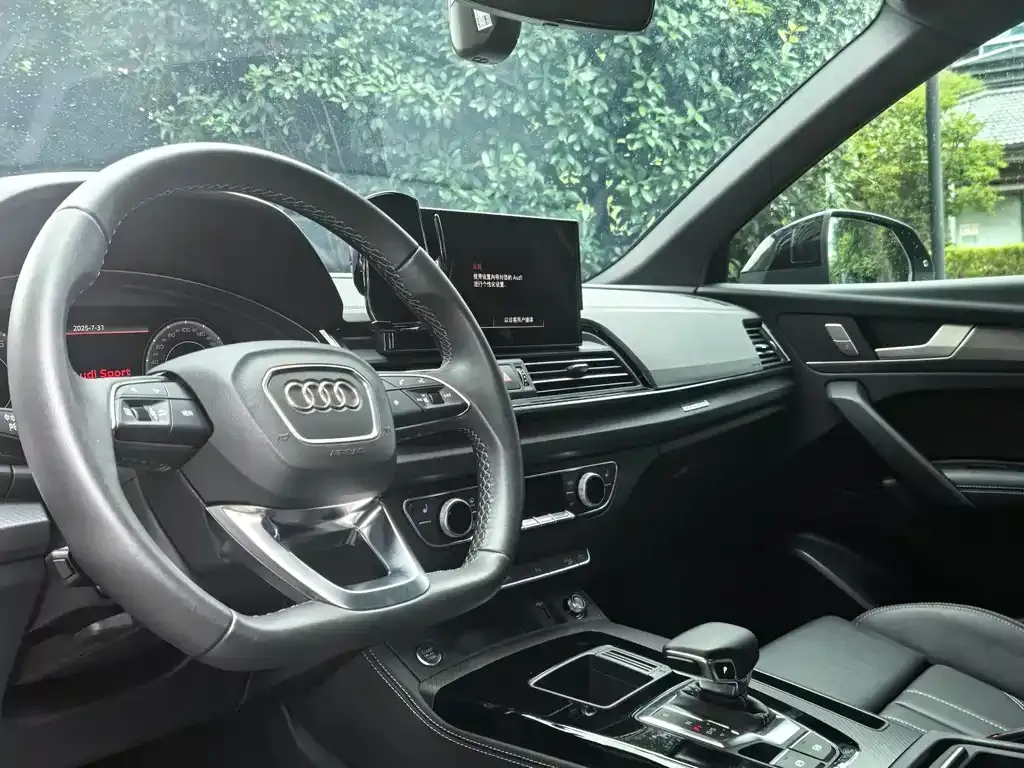 Audi Q5L — фото 10
