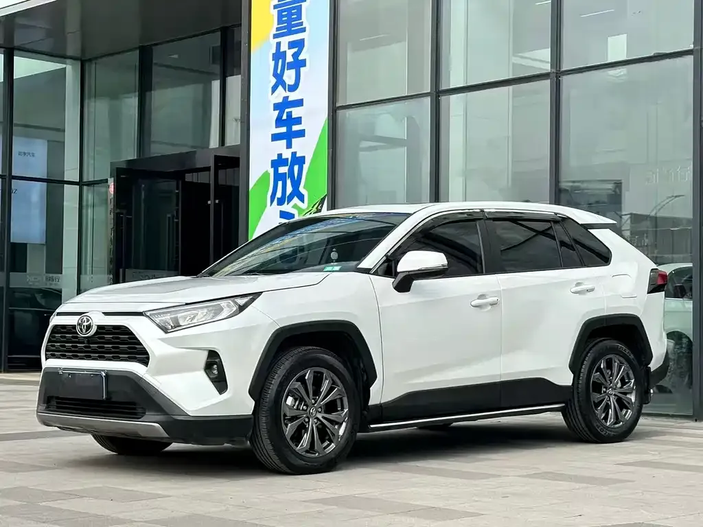 Toyota RAV4 — фото 1