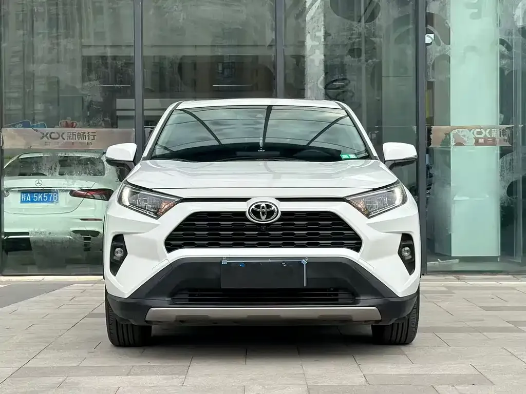Toyota RAV4 — фото 7
