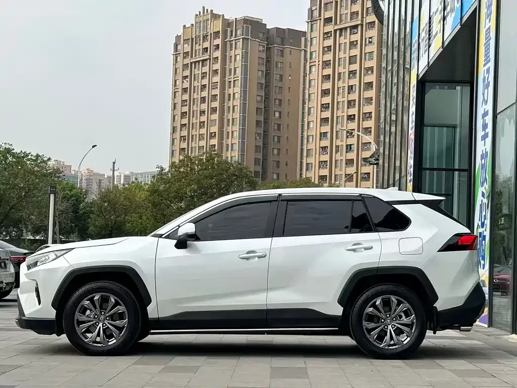 Toyota RAV4 — фото 10