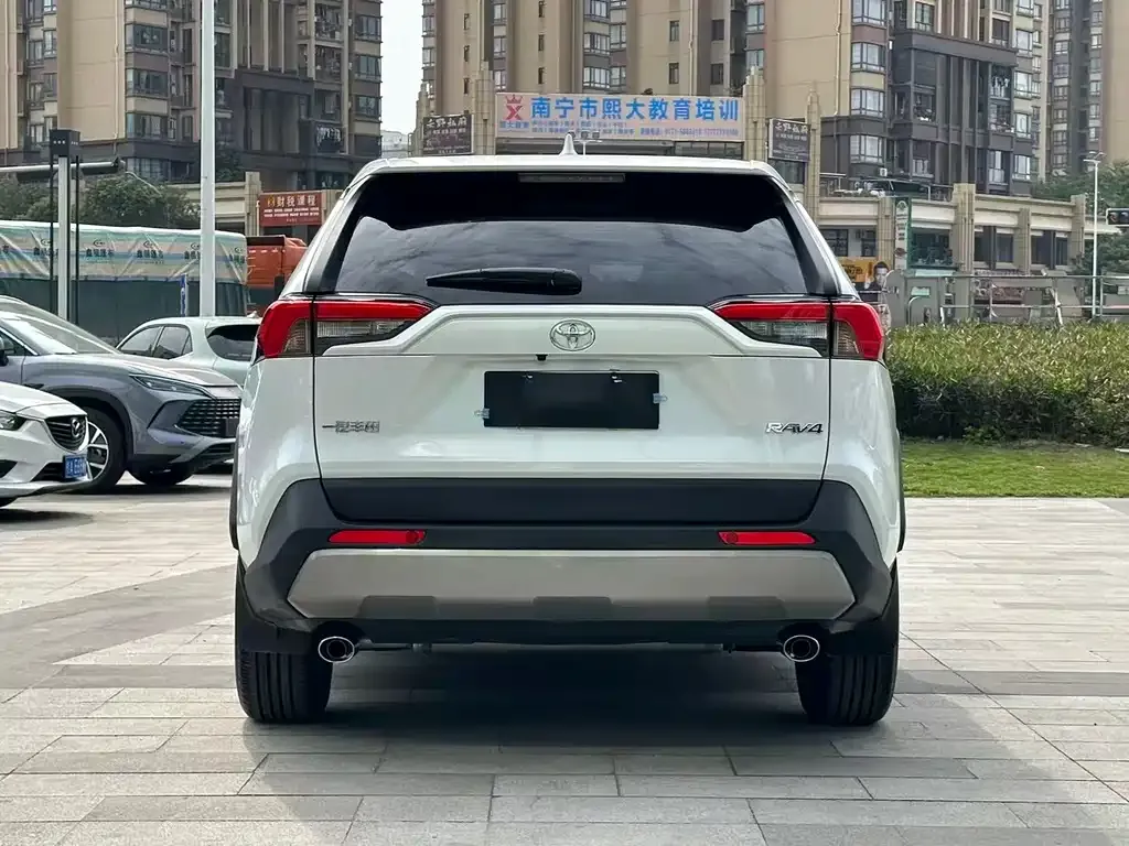 Toyota RAV4 — фото 6
