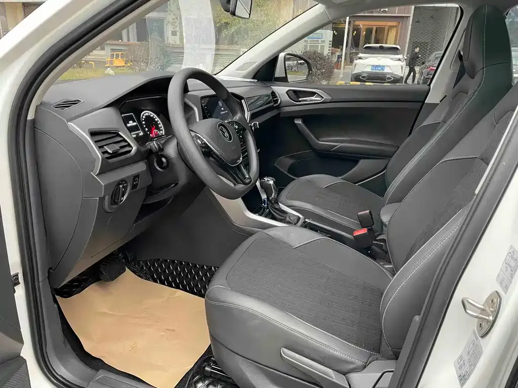 Volkswagen T-Cross — фото 4