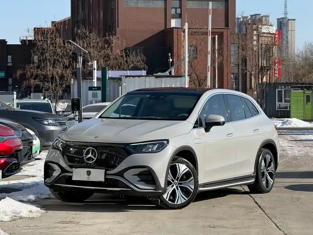 Mercedes-Benz EQE SUV — фото 1