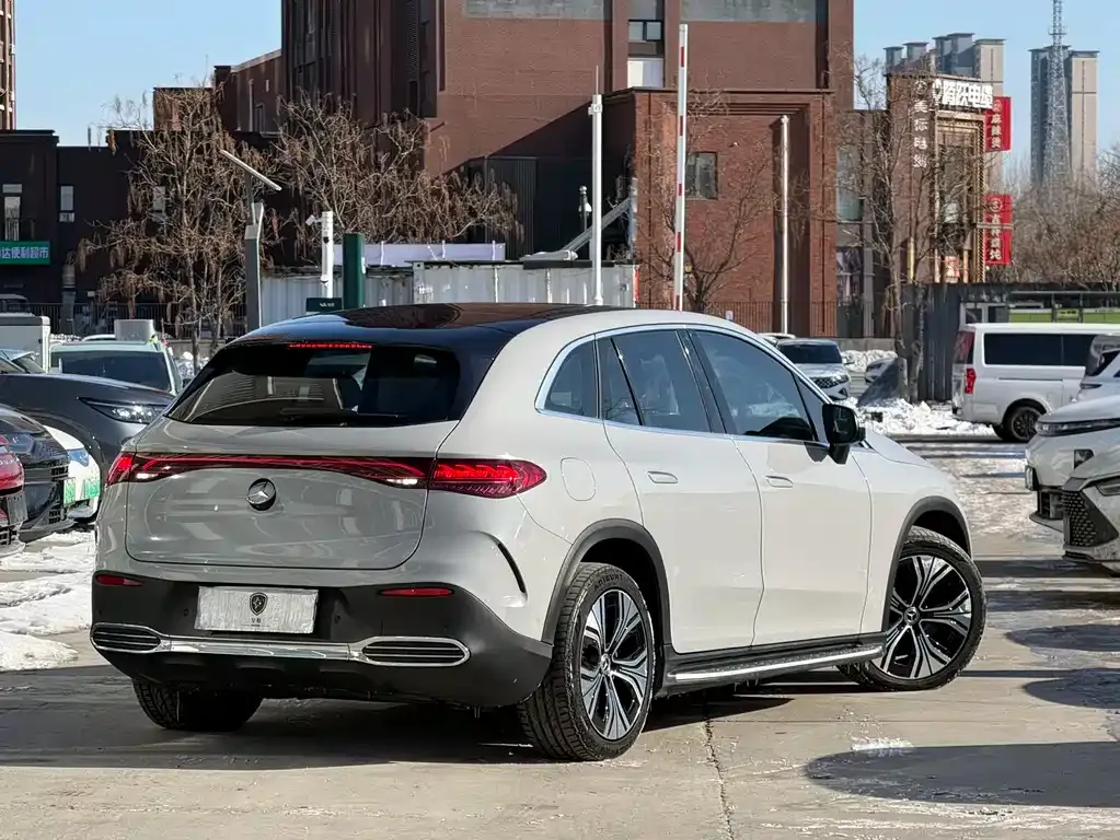 Mercedes-Benz EQE SUV — фото 3