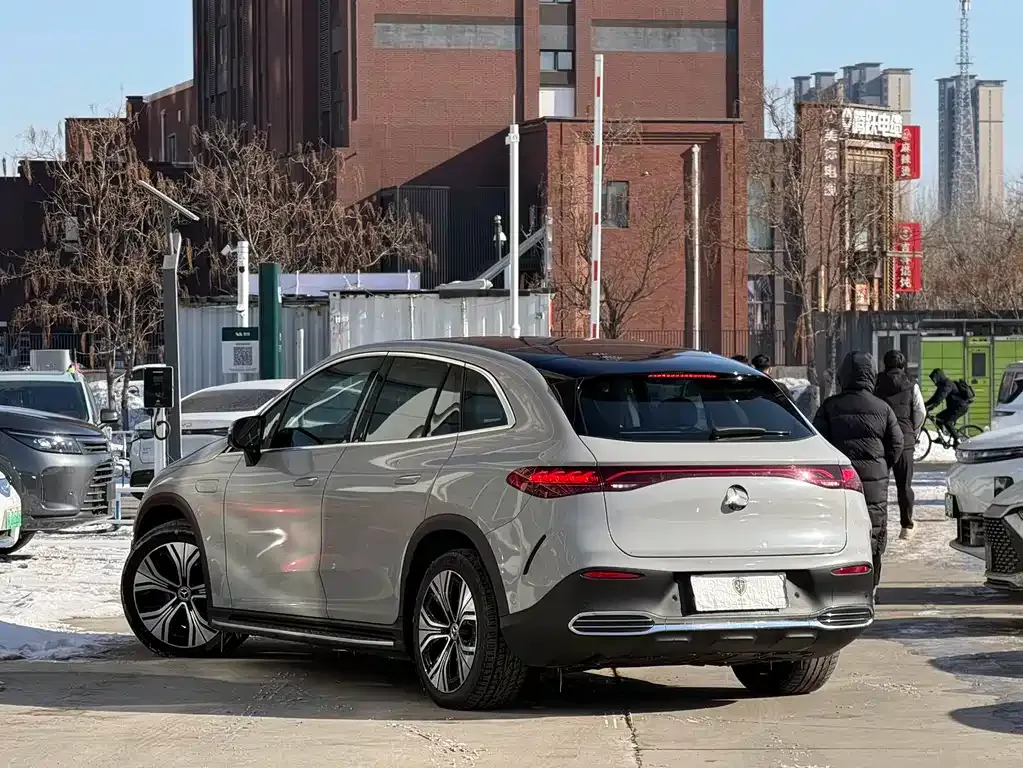 Mercedes-Benz EQE SUV — фото 4