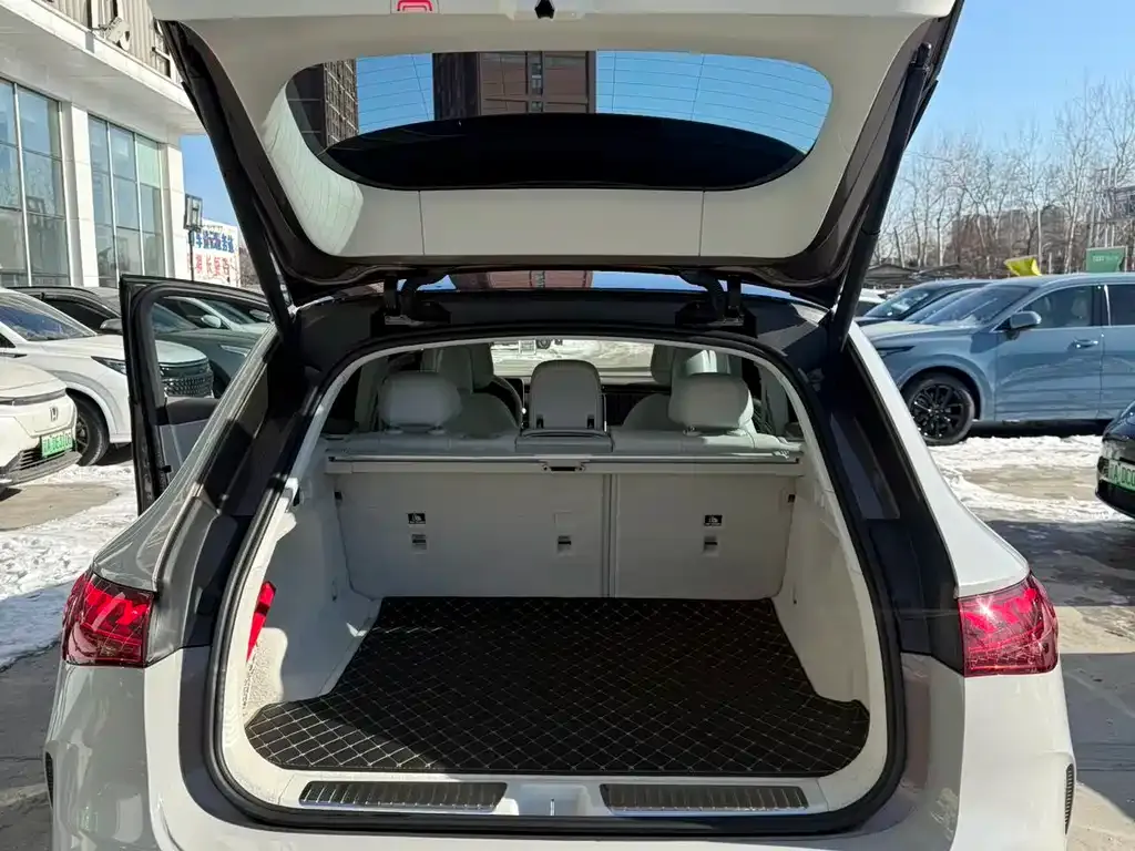 Mercedes-Benz EQE SUV — фото 9