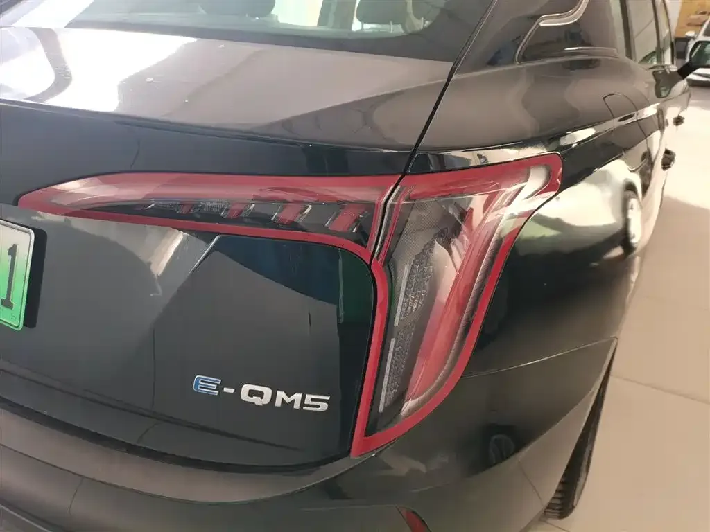Hongqi E-QM5 — фото 2
