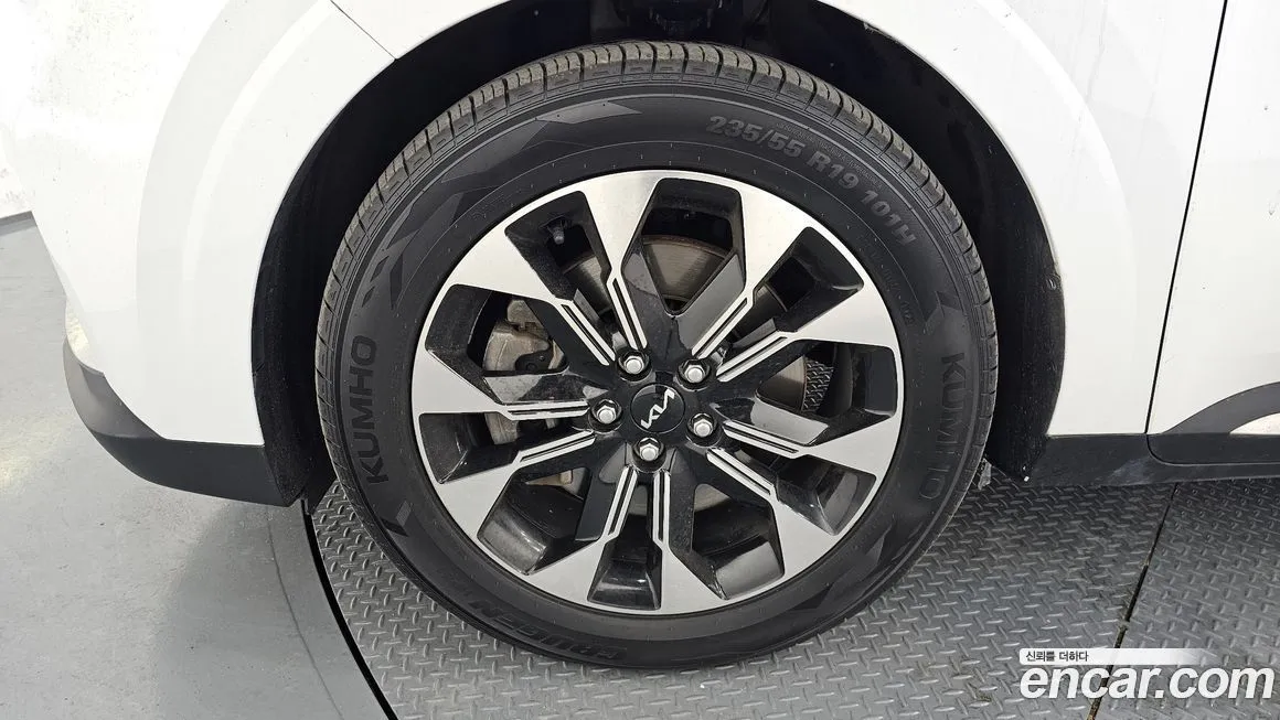 Kia Carnival — фото 10