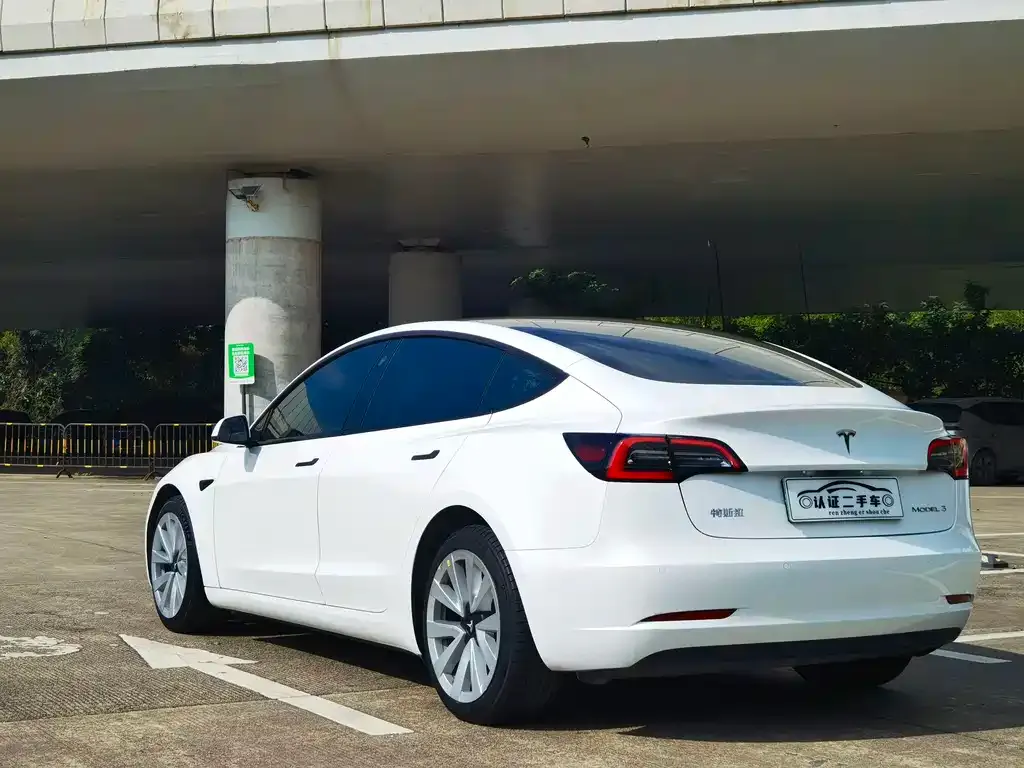 Tesla Model 3 — фото 10