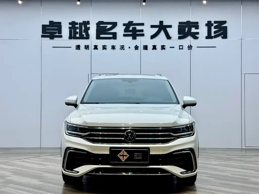 Volkswagen Tiguan L — фото 1